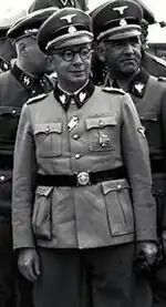 SS-Oberführer Dermietzel tijdens zijn bezoek aan Mauthausen in 1941.