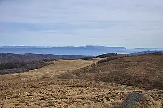zicht op het Meer van Ohrid vanuit Nationaal park Shebenik-Jabllanicë