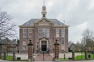 Het hoofdgebouw in 2014