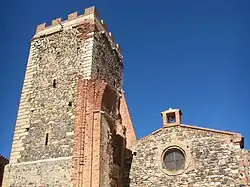 Voorgevel van de kerk