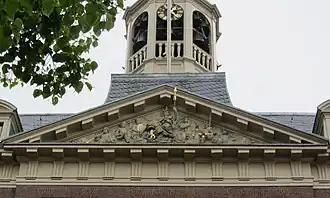 Fronton met stedenmaagd (1715)