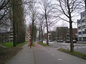 Furkabaan met links een pad naar park de Koppel en rechts het gebouw van SBWU[1]