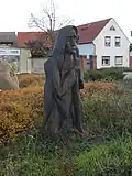 Standbeeld bij de heksensteen in Görshlitz, gedenkteken voor de heksenvervolgingen tussen 1560-1640
