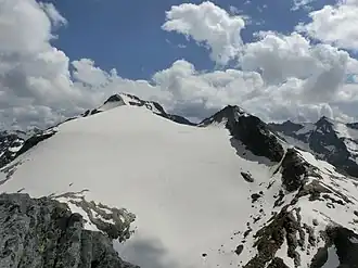 De Güferhorn (links) en Läntahorn (centraal) vanaf de top van de Furggeltihorn, de Güfergletsjer voor de toppen.