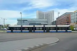 15G-tram op Tramlijn 19 op het Carrascoplein / Station Sloterdijk; april 2021.