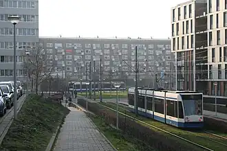 De grootste flat op de achtergrond (maart 2011)
