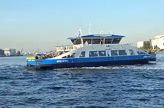 IJveer 60, de eerste van de 60-serie: onderweg op het Buiksloterwegveer.