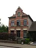 Halfvrijstaand burgerhuis