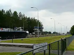 Sluis en brugwachterswoning vanaf het zuiden