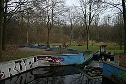 Waterspeelobject met sluizen in het Gaasperpark