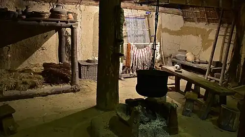Interieur van het huis in de archeosite