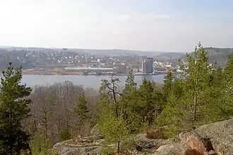 Gamleby gezien vanaf een heuvel