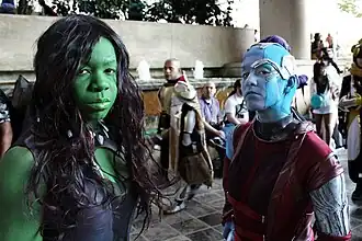 Cosplay Nebula (rechts) en Gamora