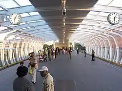 Het overkapte perron