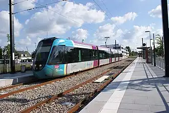 Tienassige tramtrein in de regio Nantes