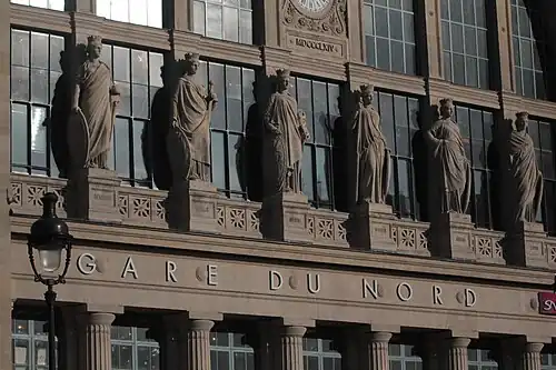 De hoofdingang in 2012