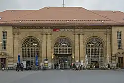 De stationsingang in 2017.