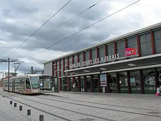 Station met tram naar Orléans