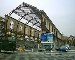 De overkapping als parkeerplaats