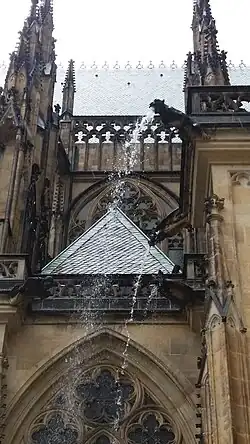 Spuitende gargouille van de Sint-Vituskathedraal in Praag.