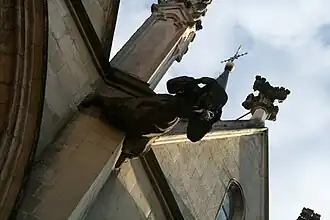 Waterspuwer in de vorm van een schreeuwende vrouw, vermoedelijk een heks