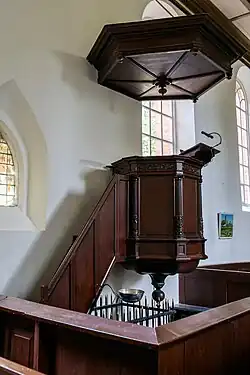 Preekstoel met klankbord