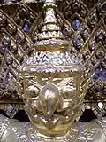 Detail van het hoofd van een Garoeda in Wat Phra Kaew, Bangkok