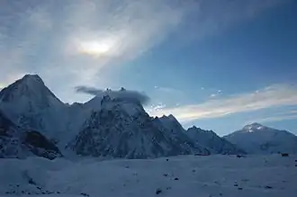 V.l.n.r. de toppen van de Gasherbrum IV, Gasherbrum VII, Gasherbrum VI en Baltoro Kangri