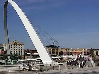 De kantelbrug bij Gateshead, Verenigd Koninkrijk