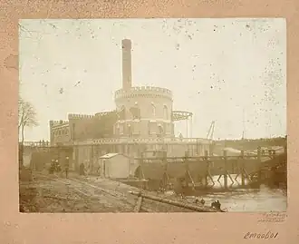 Stoomgemaal De Lynden met balansarmen. Deze foto is korte tijd voor de moderniseringen in 1892 genomen.