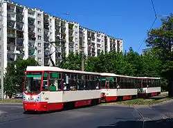 Drie gekoppelde Type 105N trams in een gemoderniseerde versie.