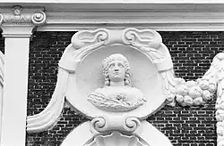 Beeld in het fronton (1984)