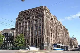 Gebouw de Bazel aan de Vijzelstraat, waar sinds 2007 het Stadsarchief Amsterdam en Bureau Monumenten & Archeologie is gehuisvest.