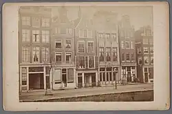 Damrak ten zuiden van de Baafjessteeg (rond 1870)