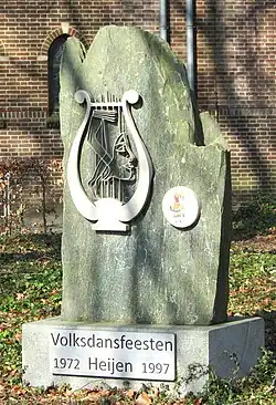 Gedenkteken 25 jaar Volkdansfeesten, Heijen
