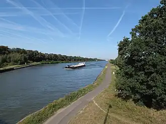 Het Albertkanaal ter hoogte van Geel