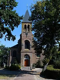 Geerdijk kerk voorgevel met toren