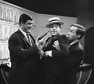 Henk Votel tussen Anton Geesink en Piet Römer (1965)