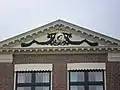 Fronton op de voorgevel.
