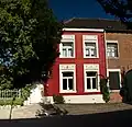 Huis van baksteen. Vensteromlijstingen van Naamse steen
