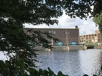 Het Gemaal Zeeburg gezien vanaf de voorboezem