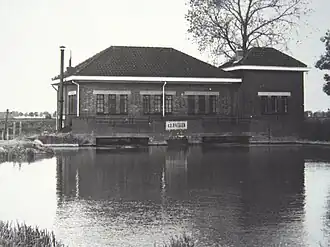 Dieselgemaal na 1941, rechts de aanbouw t.b.v. de gasgenerator