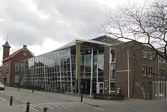 Zicht op het aangebouwde deel