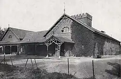 Voorgevel van het hoofdgebouw, ca. 1920