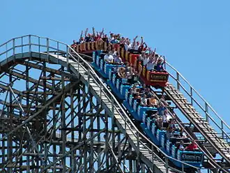 Twee racende achtbaantreinen van Gemini in Cedar Point