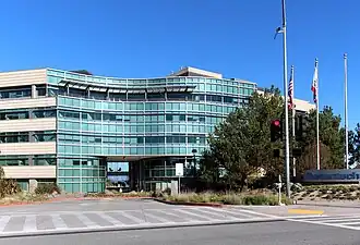 Een van de gebouwen in het hoofdkwartier van Genentech in South San Francisco.