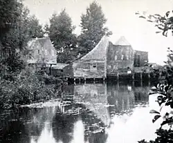 Foto van de molen, gemaakt kort nadat Van Gogh er schilderde