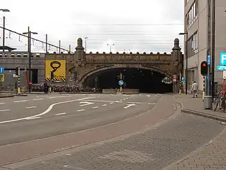 Voskenstunnel, gezien vanaf stationsplein richting Voskenslaan