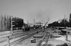 Het station in de 19e eeuw met vooraan een draaischijf