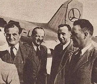 Georges Sadoul, Dieterle, Fourre Cormeray en Jean Grémillon (rechts) op het vliegveld van Warschau in 1947